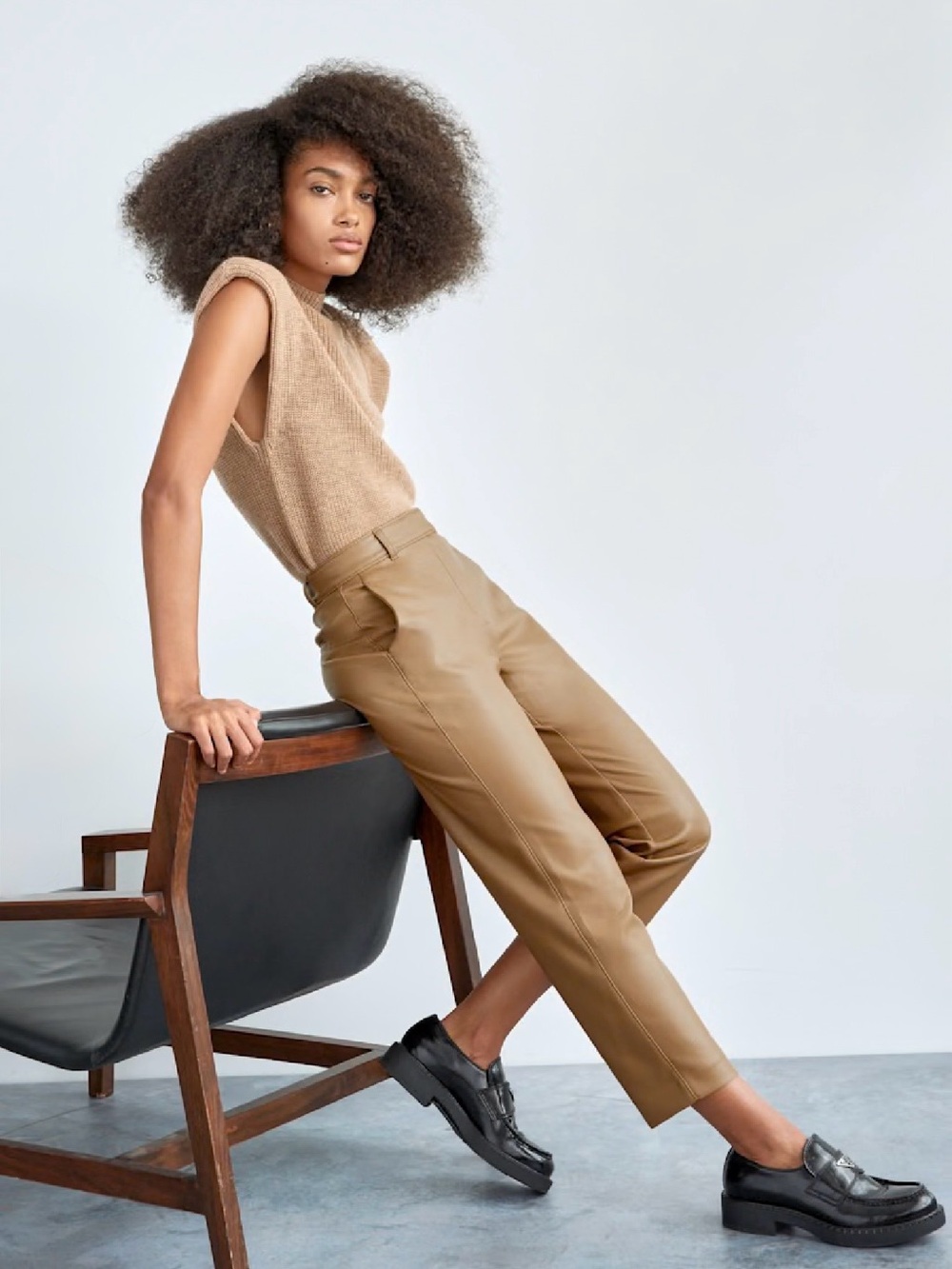 Like New ✨ Babaton Command Cropped Pant from Aritzia • Size 6 • Bronze Camel